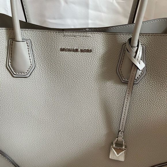 Michael Kors Large Mercer Gallery Tote - Picture 4 of 16